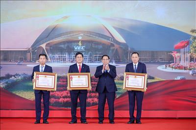 Tập đoàn Điện lực Việt Nam và Tổng công ty Truyền tải điện Quốc gia đón nhận Huân chương Lao động hạng Ba vì thành tích xuất sắc trong xây dựng Đường dây 500kV mạch 3 Quảng Trạch – Phố Nối