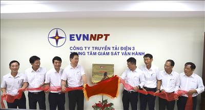 PTC3 gắn biển công trình Trang bị Trung tâm giám sát vận hành Trạm biến áp không người trực chào mừng 15 năm thành lập EVNNPT 