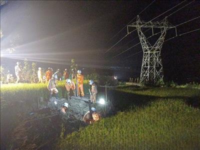 PTC3 xuyên đêm xử lý sạt lở móng cột, bảo đảm an toàn lưới điện truyền tải