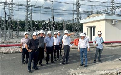 Phó Tổng giám đốc EVNNPT Nguyễn Ngọc Tân kiểm tra tiến độ Dự án nâng công suất Trạm biến án 500kV Chơn Thành