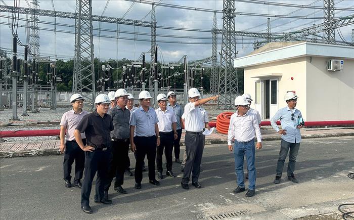 Phó Tổng giám đốc EVNNPT Nguyễn Ngọc Tân kiểm tra tiến độ Dự án nâng công suất Trạm biến án 500kV Chơn Thành