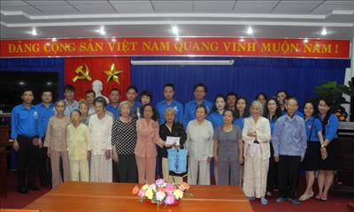EVNNPT thăm, tặng quà tại Trung tâm nuôi dưỡng người có công cách mạng TP. Đà Nẵng