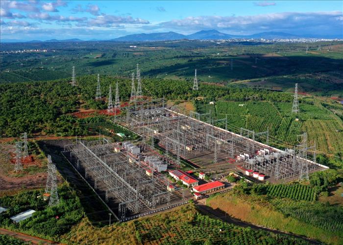 Chào mừng Đại hội XIV của Đảng: Từ Nghị quyết đến hành động trong chuyển đổi số lưới truyền tải điện