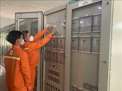 Tập thể CBCNV trạm 220kV Cai Lậy nêu cao giá trị Tuân thủ - Trách nhiệm - Tận tâm trong Văn hóa EVNNPT