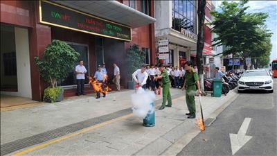 Công ty Truyền tải điện 2 huấn luyện nghiệp vụ phòng cháy chữa cháy và cứu nạn cứu hộ năm 2026