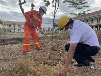 Truyền tải điện Khánh Hòa đẩy mạnh việc học tập và làm theo tấm gương, đạo đức, phong cách Hồ Chí Minh trong thế hệ trẻ 