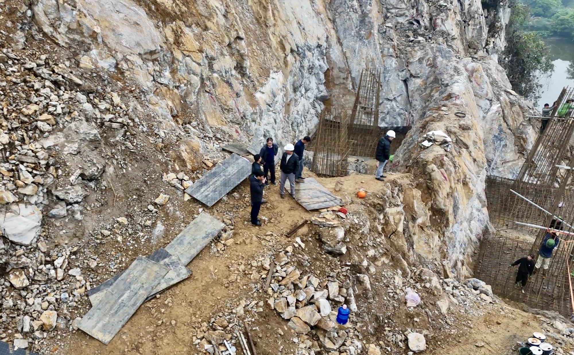 Đôn đốc thi công các điểm đường găng tiến độ Dự án đường dây 500/220kV Nho Quan – Phủ Lý – Thường Tín