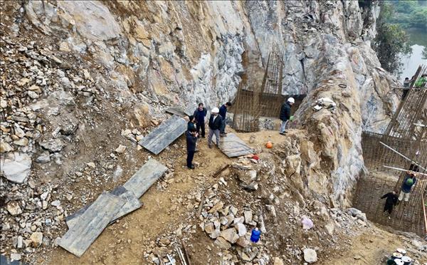 Đôn đốc thi công các điểm đường găng tiến độ Dự án đường dây 500/220kV Nho Quan – Phủ Lý – Thường Tín