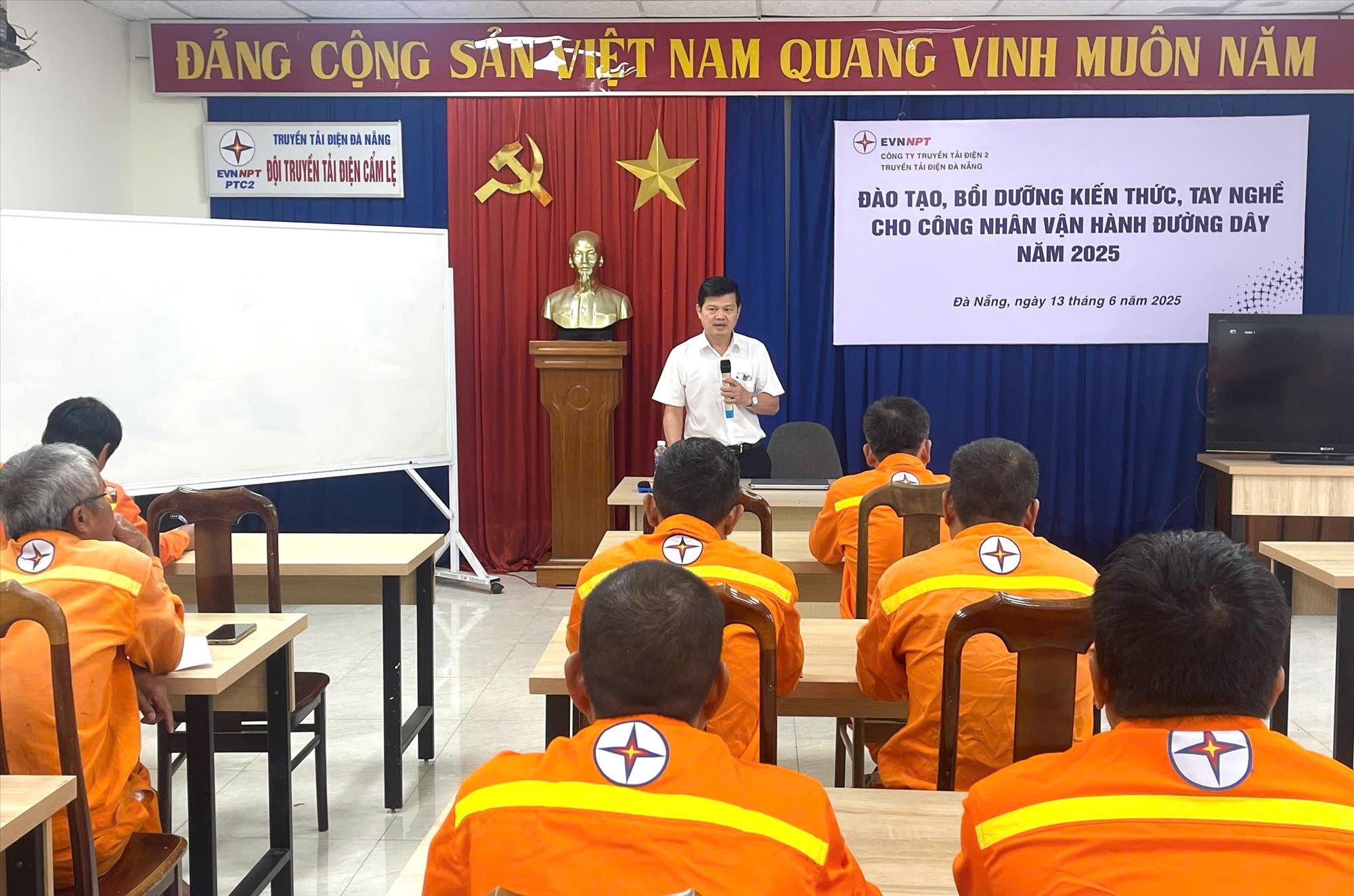 Truyền tải điện Đà Nẵng đào tạo, bồi dưỡng kiến thức, tay nghề cho nhân viên vận hành