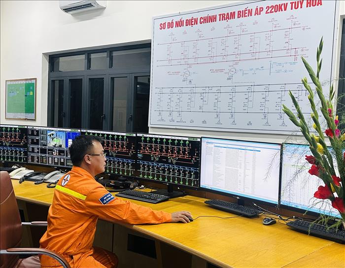 Giữ điện đêm giao thừa – trọn trách nhiệm với mùa xuân của mọi nhà