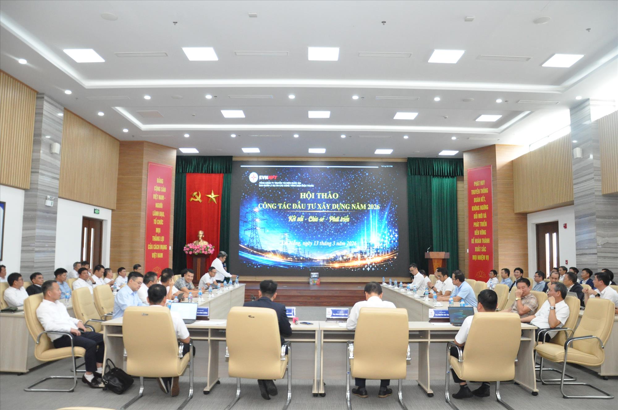 Kết nối - chia sẻ - phát triển: Nâng cao hiệu quả đầu tư các công trình truyền tải điện