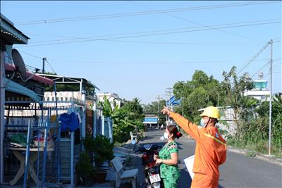 Tổ TTLĐ Châu Đốc đảm bảo vận hành lưới điện trước mùa mưa bão
