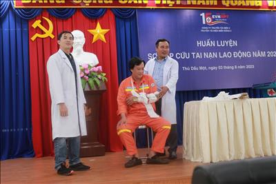 Truyền tải điện miền Đông 2 huấn luyện kỹ năng sơ cấp cứu năm 2023