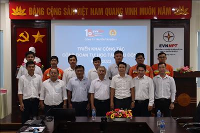 Công đoàn Truyền tải điện miền Tây 2 tổ chức bồi huấn triển khai công tác công đoàn tự học tập chủ động năm 2023