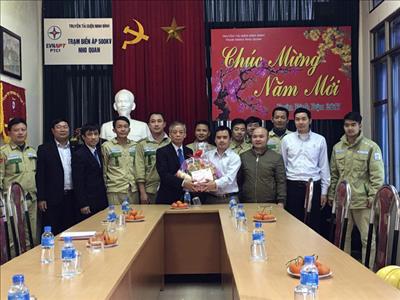 Ấm lòng người Thợ Truyền tải điện khi Tết đến xuân về