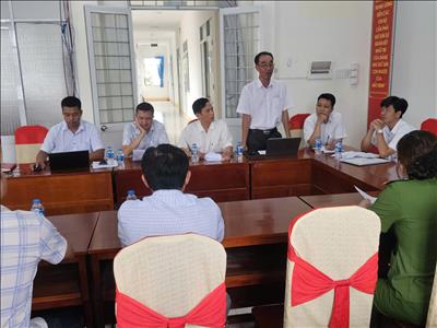 Đội Truyền tải điện Đồng Tháp phối hợp giải quyết các trường hợp vi phạm hành lang lưới điện cao áp 220kV