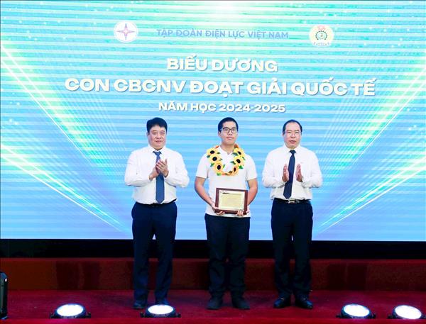 EVNNPT có 1 cháu đoạt giải cấp quốc tế, 7 cháu đoạt giải quốc gia năm học 2024-2025 và 03 gia đình CBCNV tiêu biểu cấp EVN năm 2025
