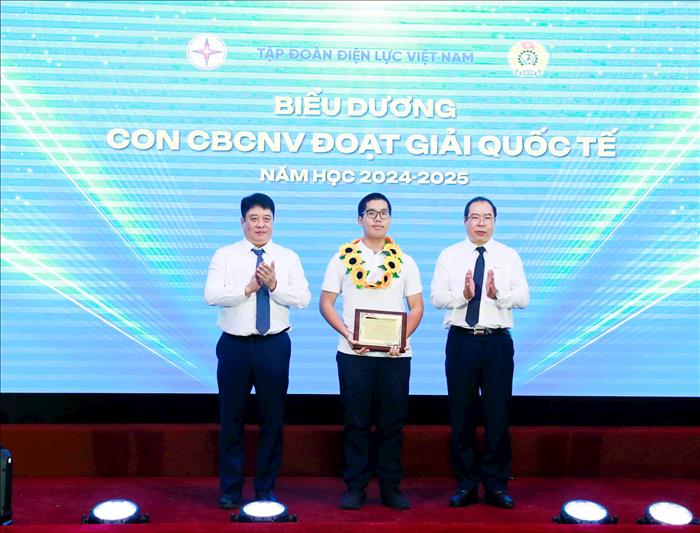 EVNNPT có 1 cháu đoạt giải cấp quốc tế, 7 cháu đoạt giải quốc gia năm học 2024-2025 và 03 gia đình CBCNV tiêu biểu cấp EVN năm 2025