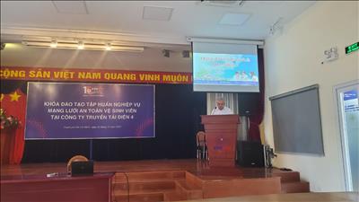 Công ty Truyền tải điện 4 tổ chức khóa đào tạo tập huấn nghiệp vụ cho mạng lưới ATVSV năm 2023