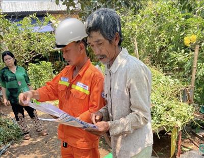 Đội Truyền tải điện Biên Hòa 1 tận tâm với công tác bảo vệ hành lang an toàn lưới điện cao áp