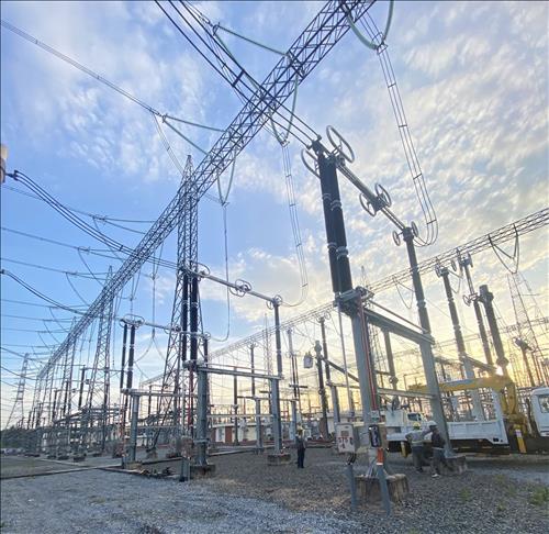 Đẩy nhanh tiến độ thay Dao cách ly Trạm 500kV Sông Mây để đảm bảo cung ứng điện mùa khô năm 2025 