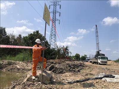 Nỗ lực giảm điểm vi phạm hành lang an toàn lưới điện cao áp trên địa bàn tỉnh Vĩnh Long
