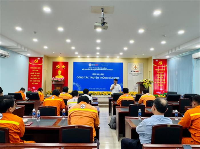Bồi huấn công tác truyền thông tại Đội Truyền tải điện TP.HCM 1