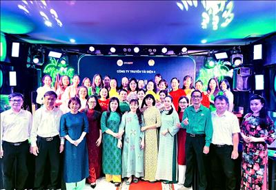 Nữ CNVCLĐ Công ty Truyền tải điện 4 tỏa sáng nhân Ngày Quốc tế Phụ nữ 