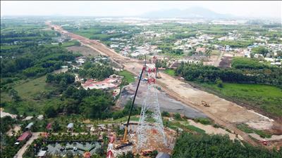 Công ty Truyền tải điện 4 tham gia giải tỏa nút thắt hạ tầng kỹ thuật góp phần đưa cao tốc Biên Hòa - Vũng Tàu tăng tốc về đích 
