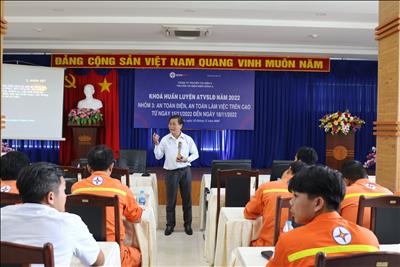 Truyền tải điện miền Đông 2: Tổ chức huấn luyện an toàn vệ sinh lao động đối với nhóm 3 (An toàn điện), nhóm 3 (Làm việc trên cao)”