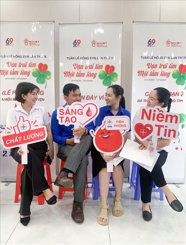 131 CBCNV Công ty Truyền tải điện 4 tình nguyện hiến máu hưởng ứng Tuần lễ hồng EVN lần thứ IX