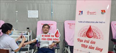 Đội Truyền tải điện Tây Ninh tích cực hưởng ứng tuần lễ hồng EVN lần thứ XI