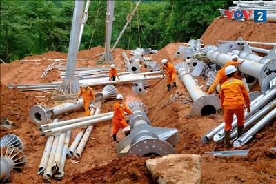 Truyền tải điện Hà Nội vượt nắng gió dựng cột 500kV Lào Cai – Vĩnh Yên
