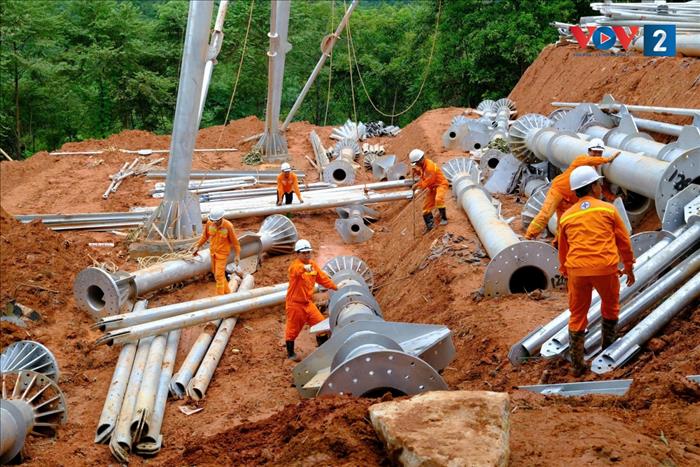 Truyền tải điện Hà Nội vượt nắng gió dựng cột 500kV Lào Cai – Vĩnh Yên
