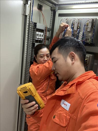 Nữ Truyền tải điện Hà Nội và sáng kiến 
