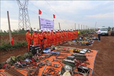 Truyền tải điện Gia Lai diễn tập phương án phòng chống thiên tai và tìm kiếm cứu nạn năm 2023