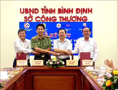 Ký kết Quy chế phối hợp xử phạt vi phạm hành chính trong lĩnh vực điện lực trên địa bàn tỉnh Bình Định