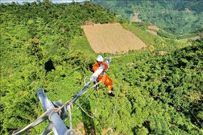 Hoàn thành sửa chữa, bảo dưỡng đường dây 220kV Sông Bung 2 – Thạnh Mỹ trước bão số 1