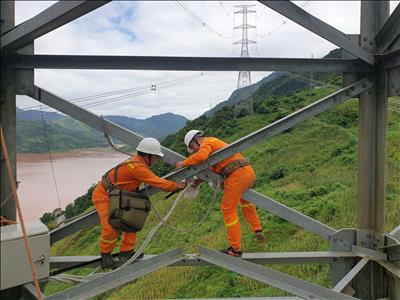 EVNNPT yêu cầu các đơn vị tập trung phòng, chống, giảm thiệt hại do sạt lở đất, mưa lũ