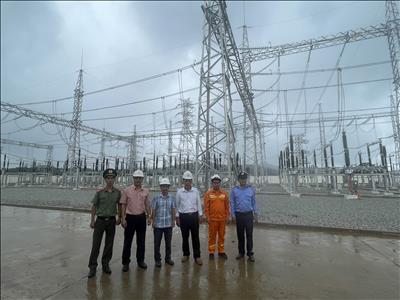Truyền tải điện Kon Tum phối hợp các lực lượng kiểm tra nhằm đảm bảo truyền tải điện an toàn dịp Lễ 2/9