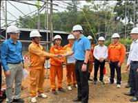 Lãnh đạo EVNNPT và Công đoàn Điện lực Việt Nam thăm hỏi lực lượng hỗ trợ thi công Dự án đường dây 500kV Lào Cai - Vĩnh Yên