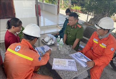 Nhân dân Bình Thuận đồng hành cùng Truyền tải điện bảo vệ hành lang an toàn lưới điện cao áp