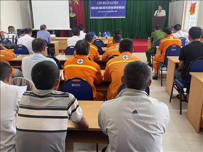 Truyền tải điện Kon Tum huấn luyện công tác phòng cháy chữa cháy và cứu hộ cứu nạn năm 2023